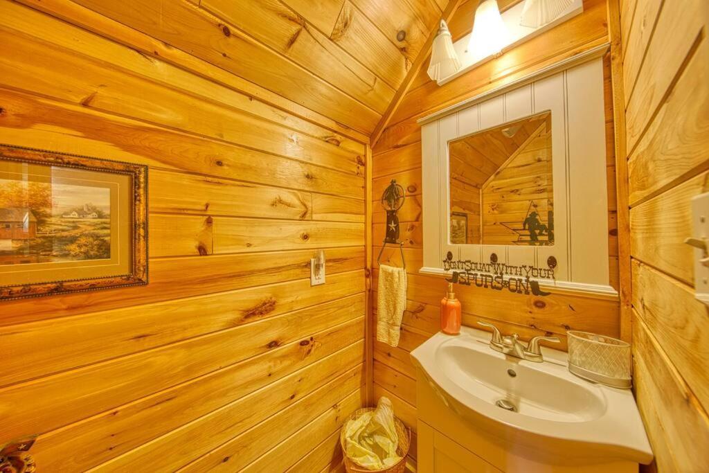 Serenity, A Rustic Log Cabin Retreat Sevierville Ngoại thất bức ảnh