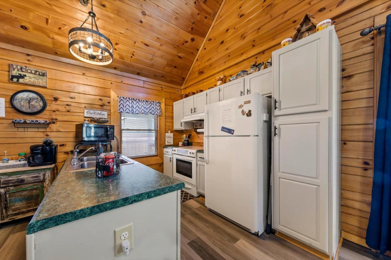 Serenity, A Rustic Log Cabin Retreat Sevierville Ngoại thất bức ảnh