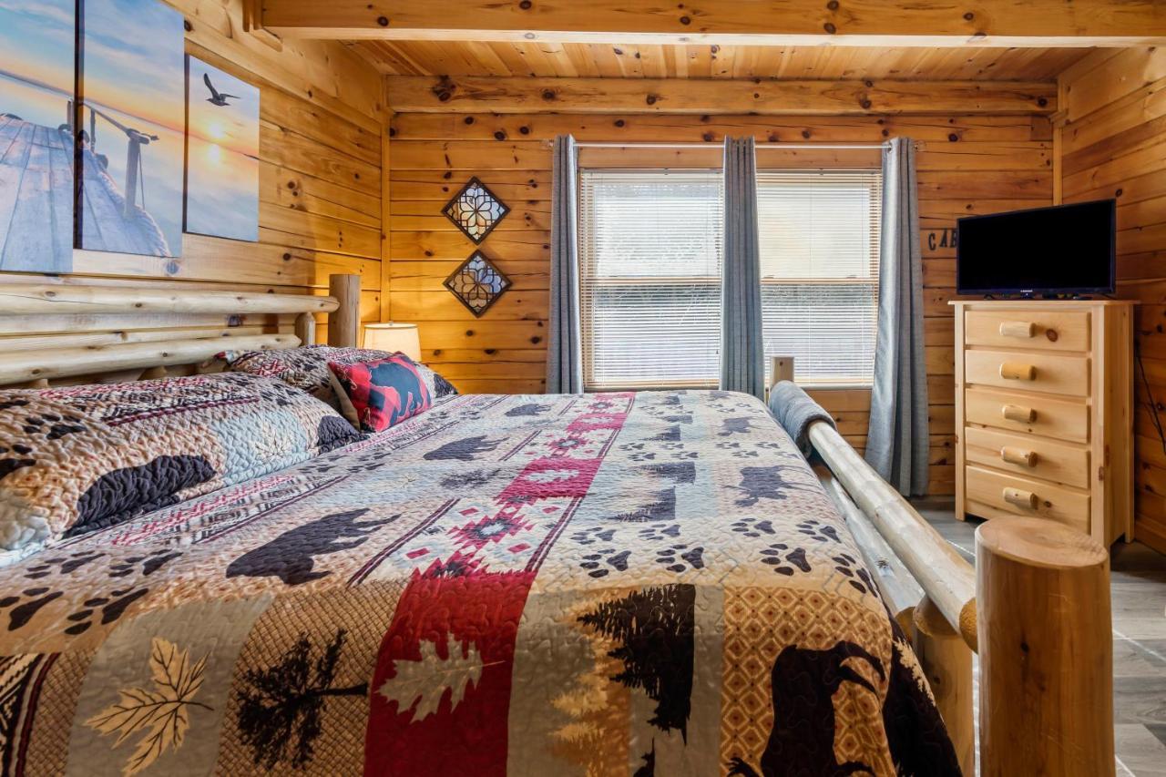 Serenity, A Rustic Log Cabin Retreat Sevierville Ngoại thất bức ảnh