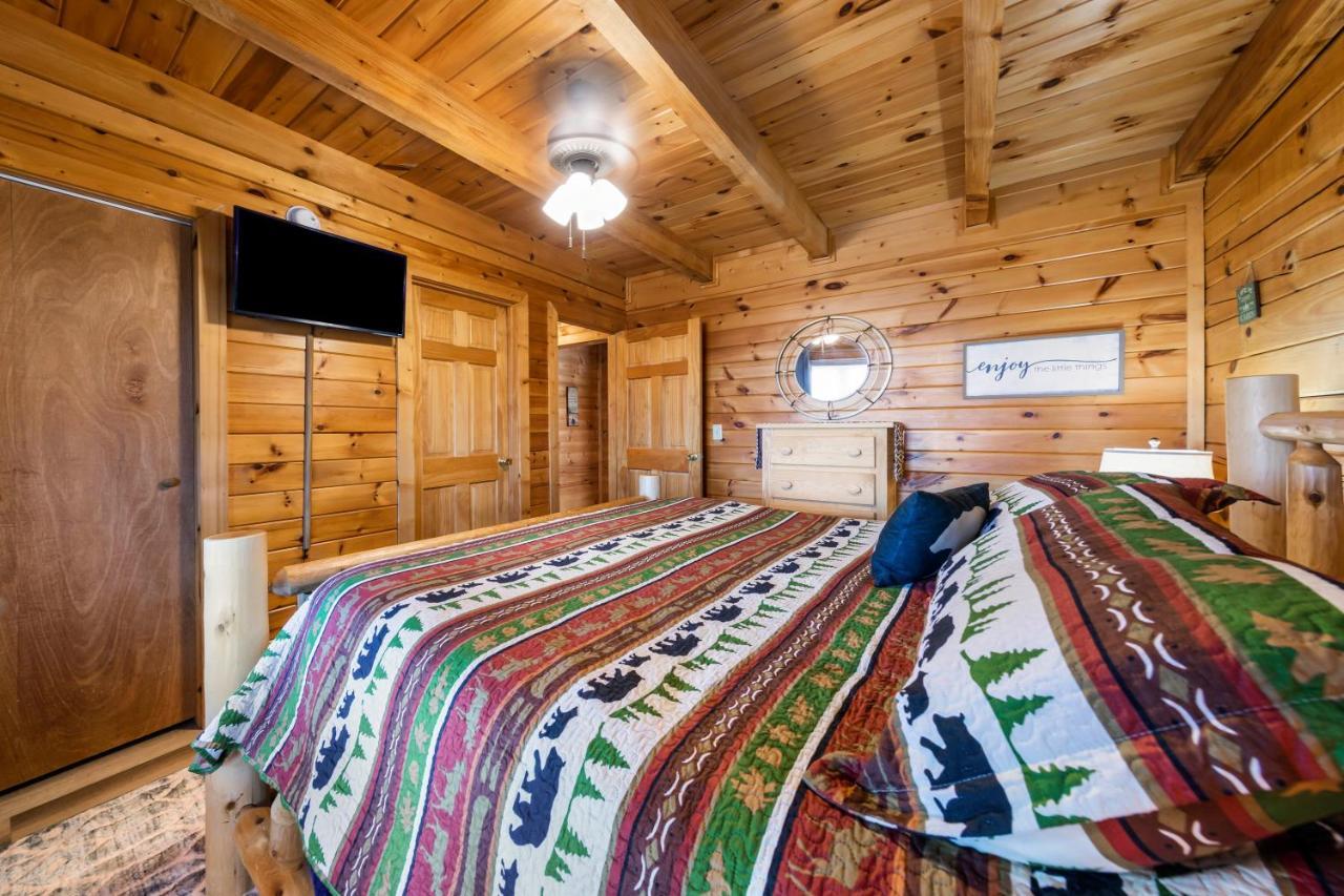 Serenity, A Rustic Log Cabin Retreat Sevierville Ngoại thất bức ảnh